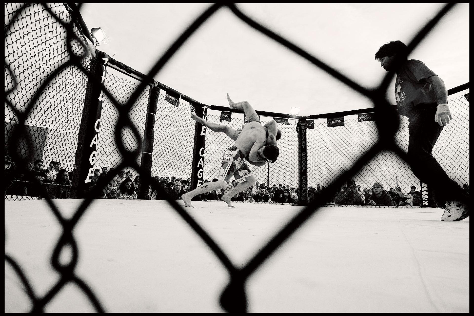 Cage-fighting-04